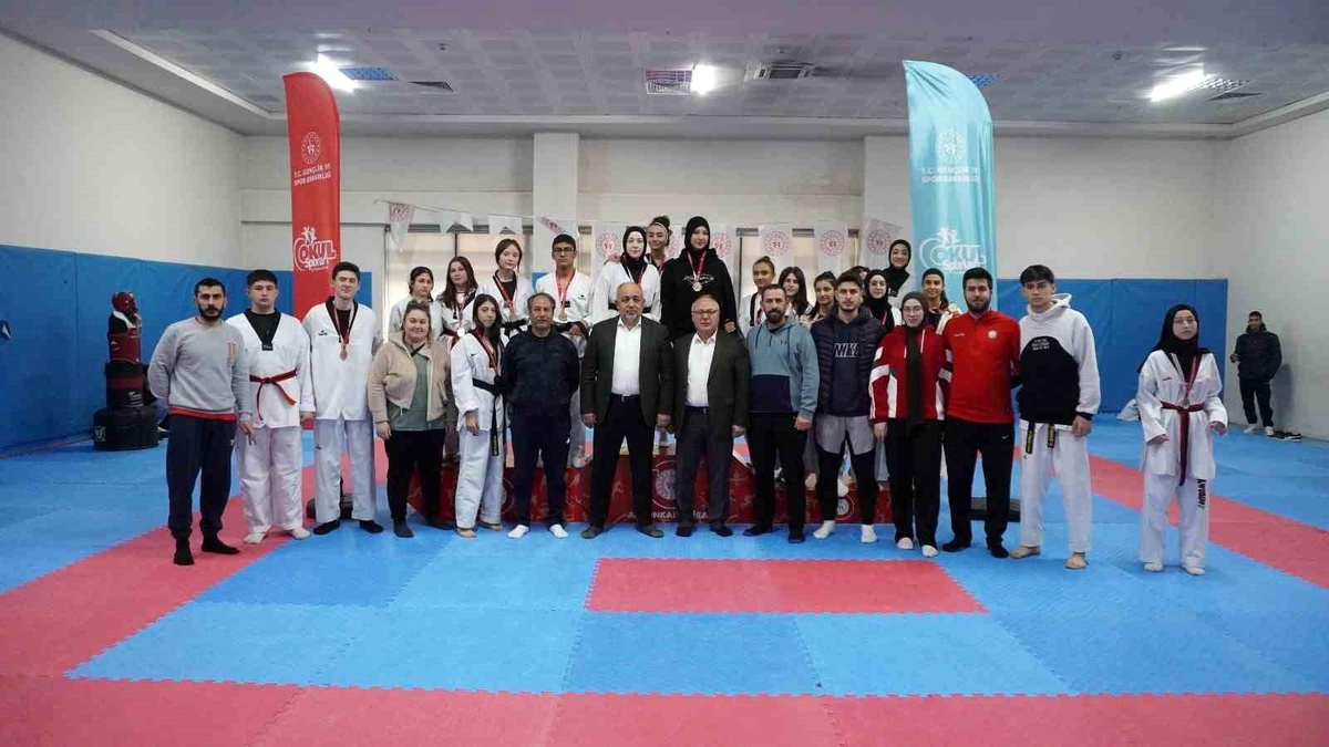 Afyonkarahisar\'da Taekwondo Müsabakaları Tamamlandı