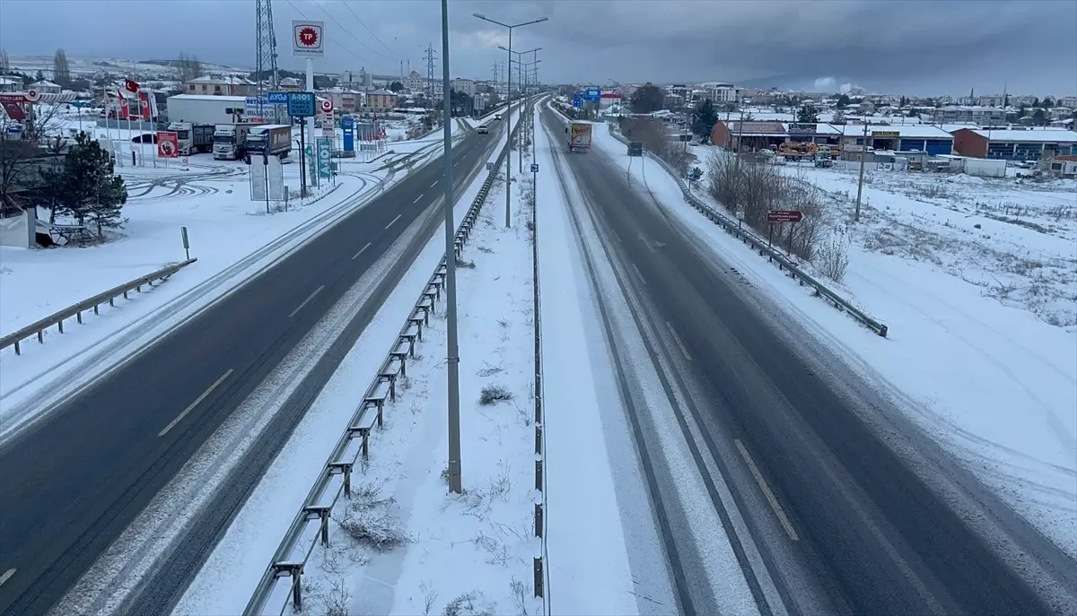 Çerkeş\'te Kar Mücadelesi Sürüyor