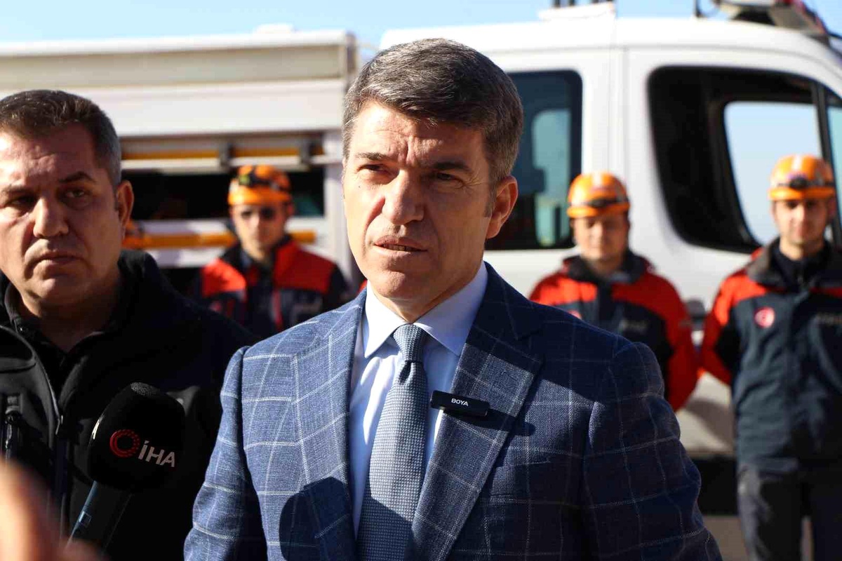 Vali Önder Bakan: "Milletimiz asrın felaketini karşı asrın birlikteliğini sergiledi"