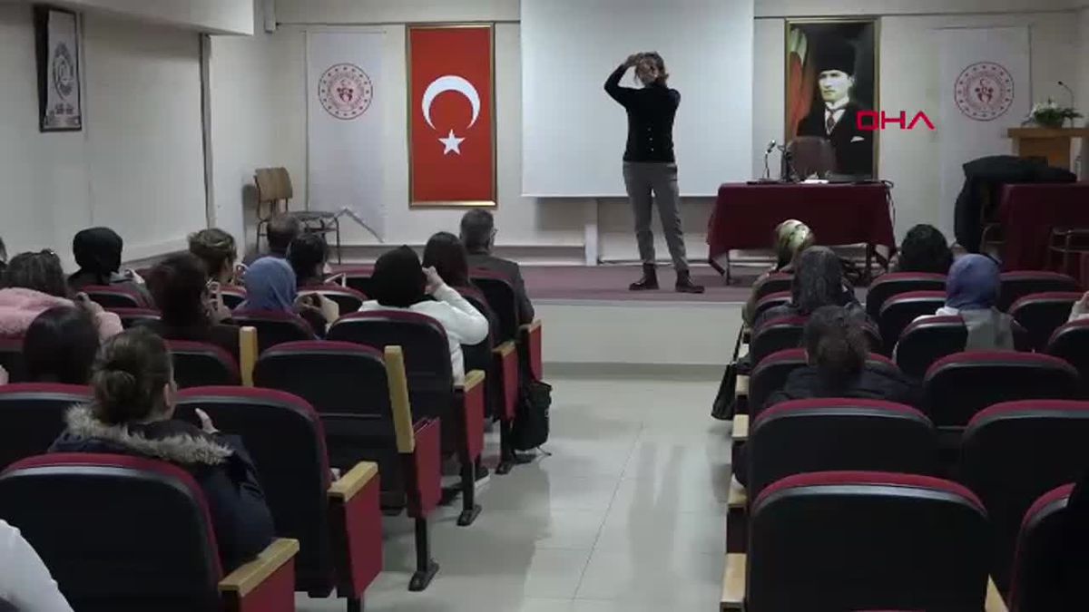 Depremzede Öğretmen, Eskişehir\'de İşaret Dili Eğitimi Vermeye Başladı
