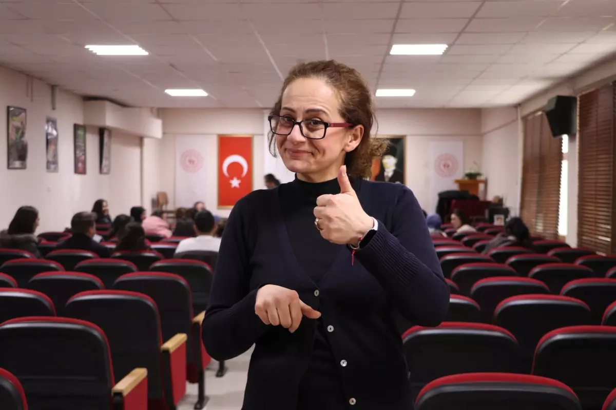 Depremzede İşaret Dili Öğretmeninin Yeni Hayatı