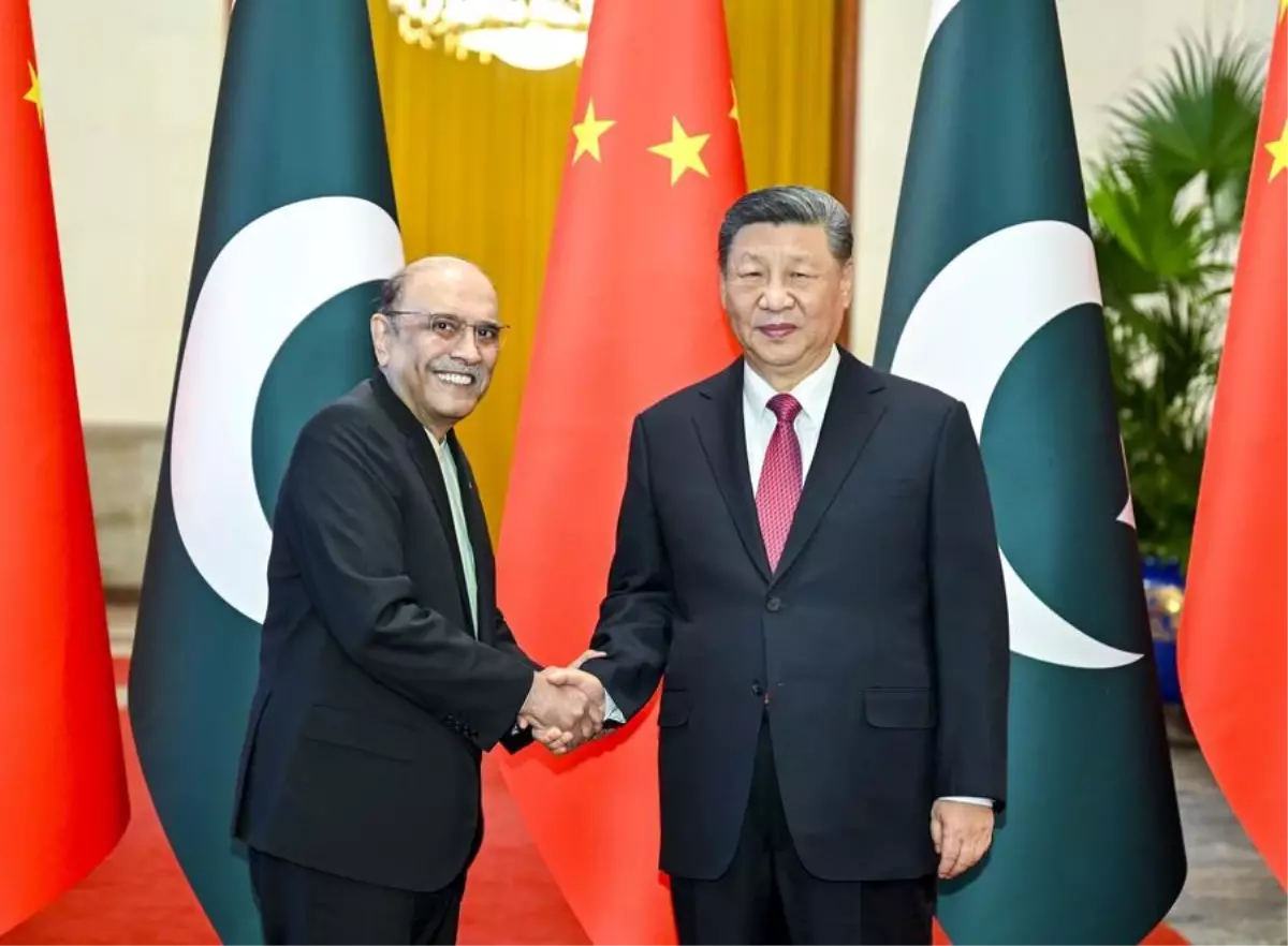 Xi Jinping, Pakistan Cumhurbaşkanı ile Görüştü