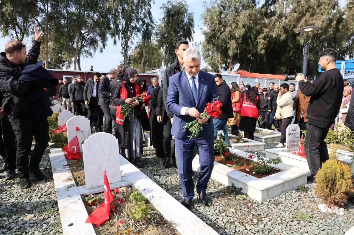 Bakanlar Hatay\'da Deprem Şehitliğinde acılara ortak oldu