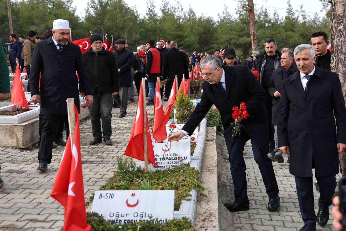 Bakanlar, Kahramanmaraş deprem şehitlerini andı
