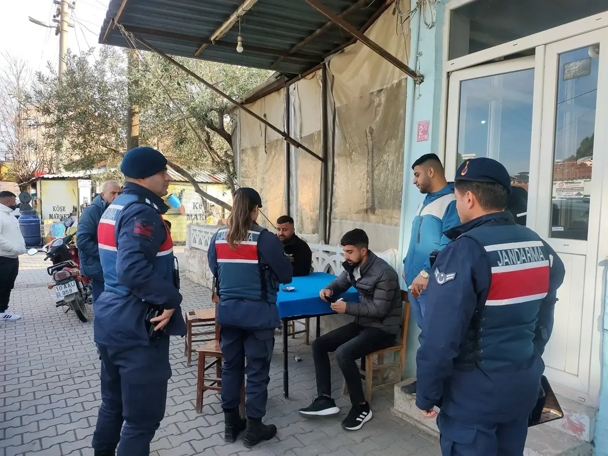 Ayvalık\'ta Jandarma Uygulaması