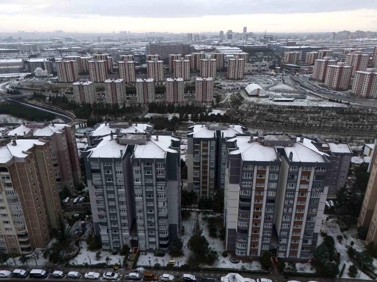 İstanbul\'da Kar Yağışı Başladı