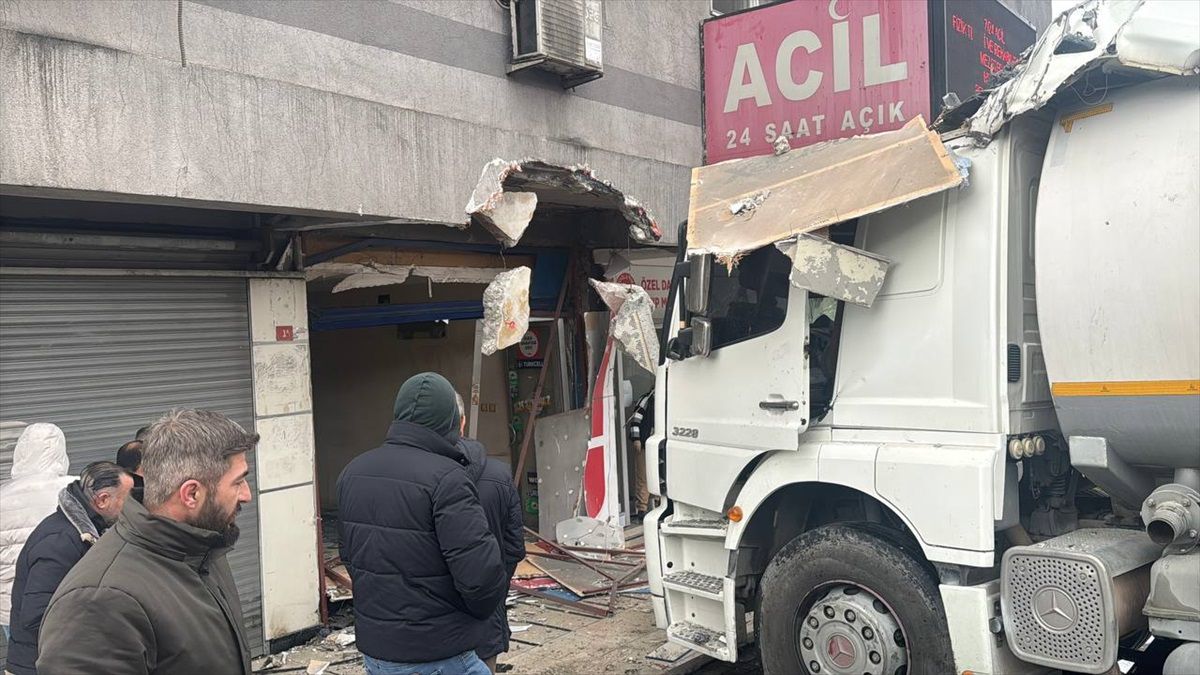 Su Tankeri Tıp Merkezine Girdi