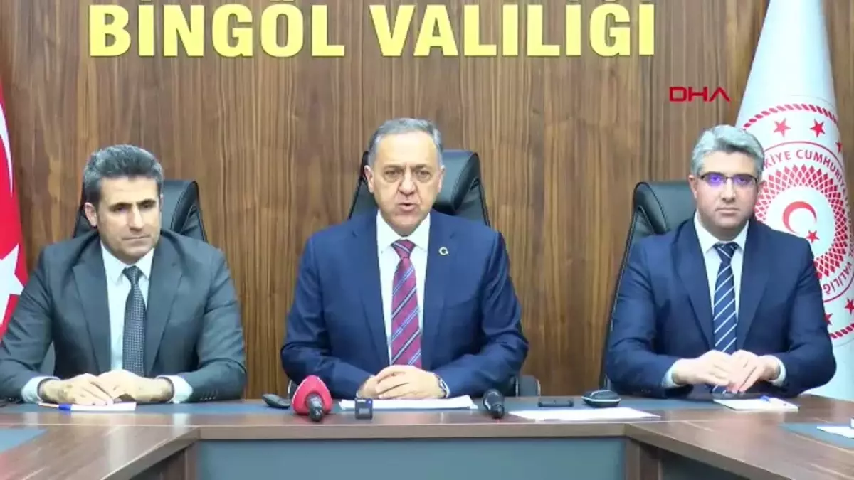 Bingöl\'de Hasarlı Binalar İçin Yıkım Çalışmaları Devam Ediyor