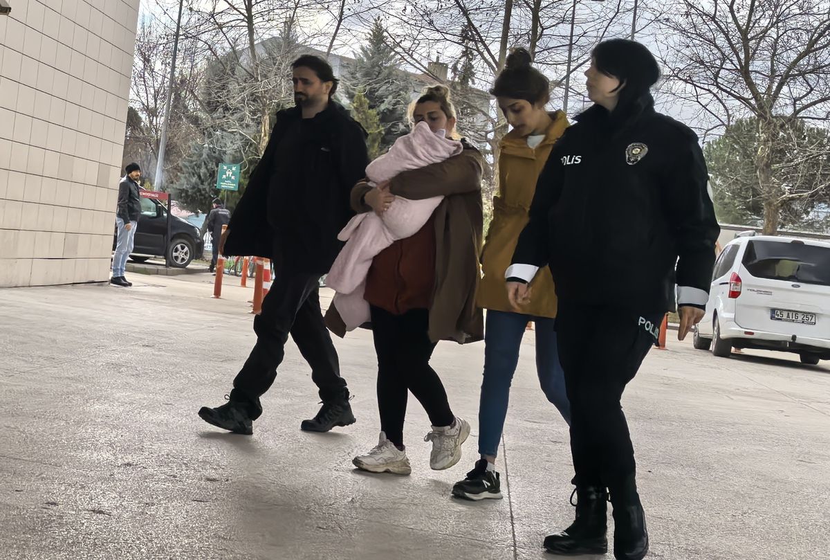 İnegöl\'de Hırsızlık Şüphelileri Bebekle Yakalandı