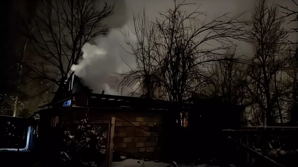 Bolu\'daki Yangında Evinin Yanında Ahır ve Samanlıkta Zarar Gördü