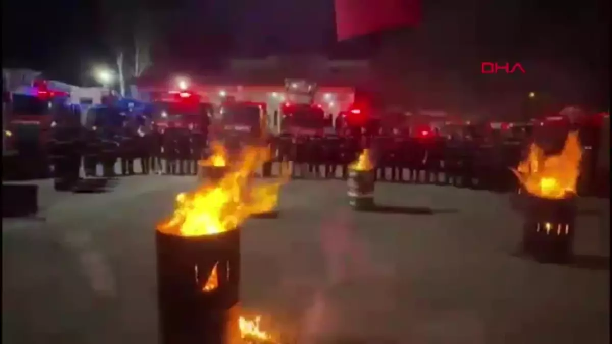 Burdur\'da Deprem Şehitleri İçin Saygı Duruşu