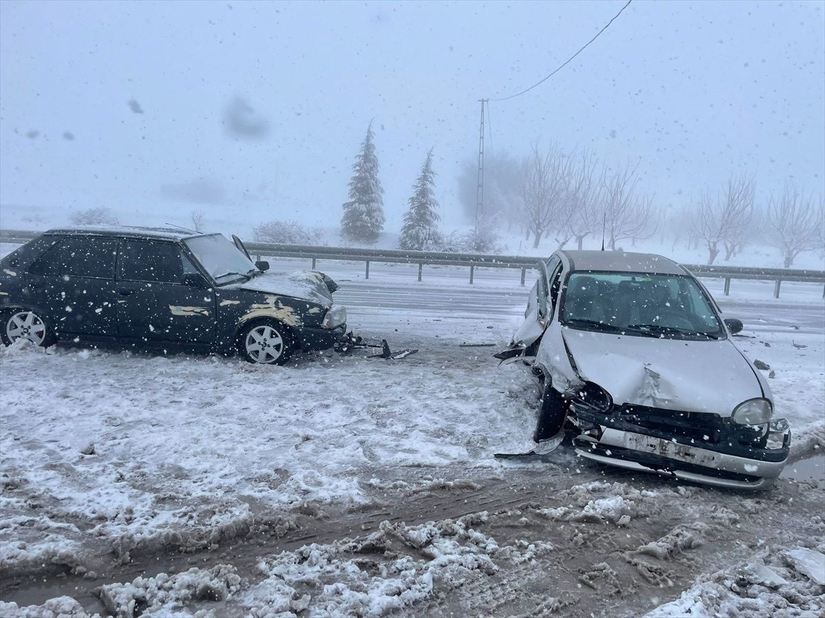 Elazığ\'da Trafik Kazası: 5 Yaralı