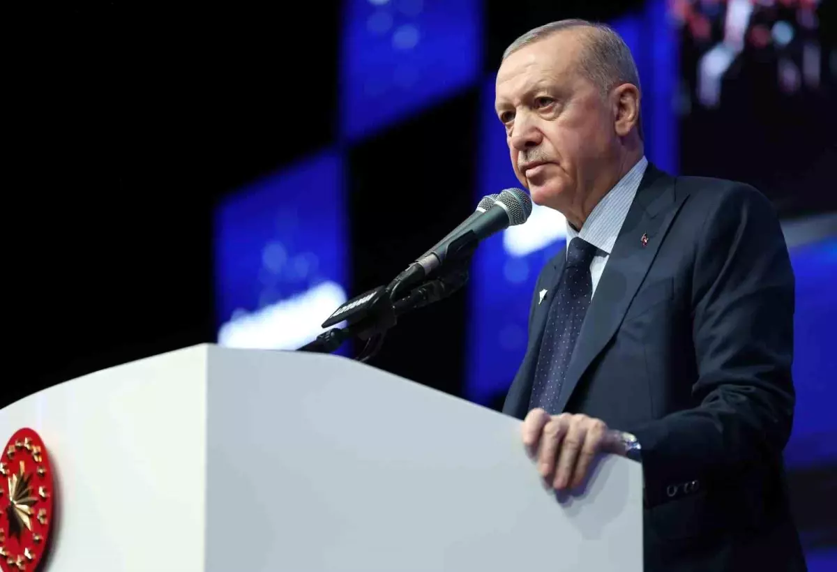 Cumhurbaşkanı Erdoğan: "Ana muhalefet liderleri bedava ev sözü verip buhar olup uçtular"