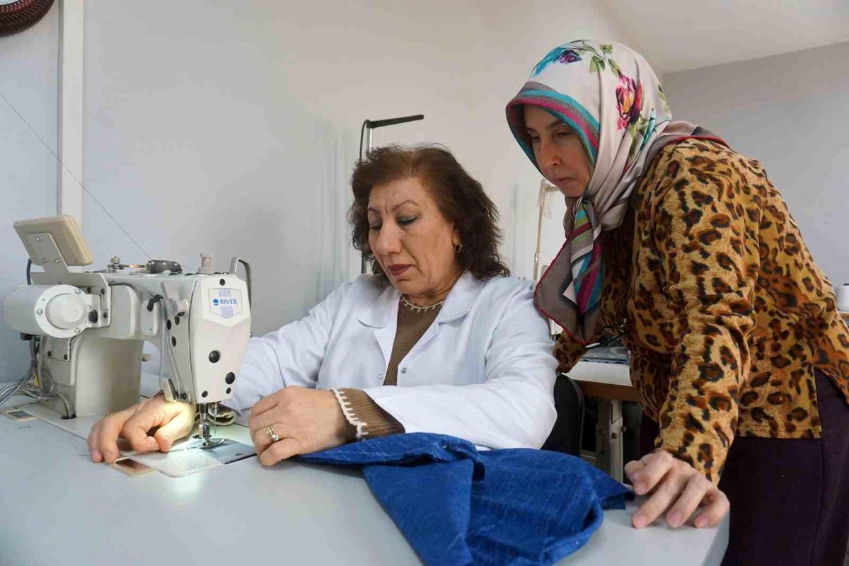 Depremzede Lütfiye, Edirne\'de Umut Oluyor