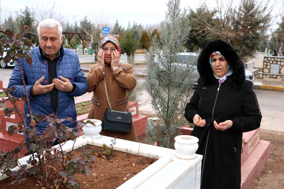 Diyarbakır\'da Depremde Kaybedilenler Anıldı