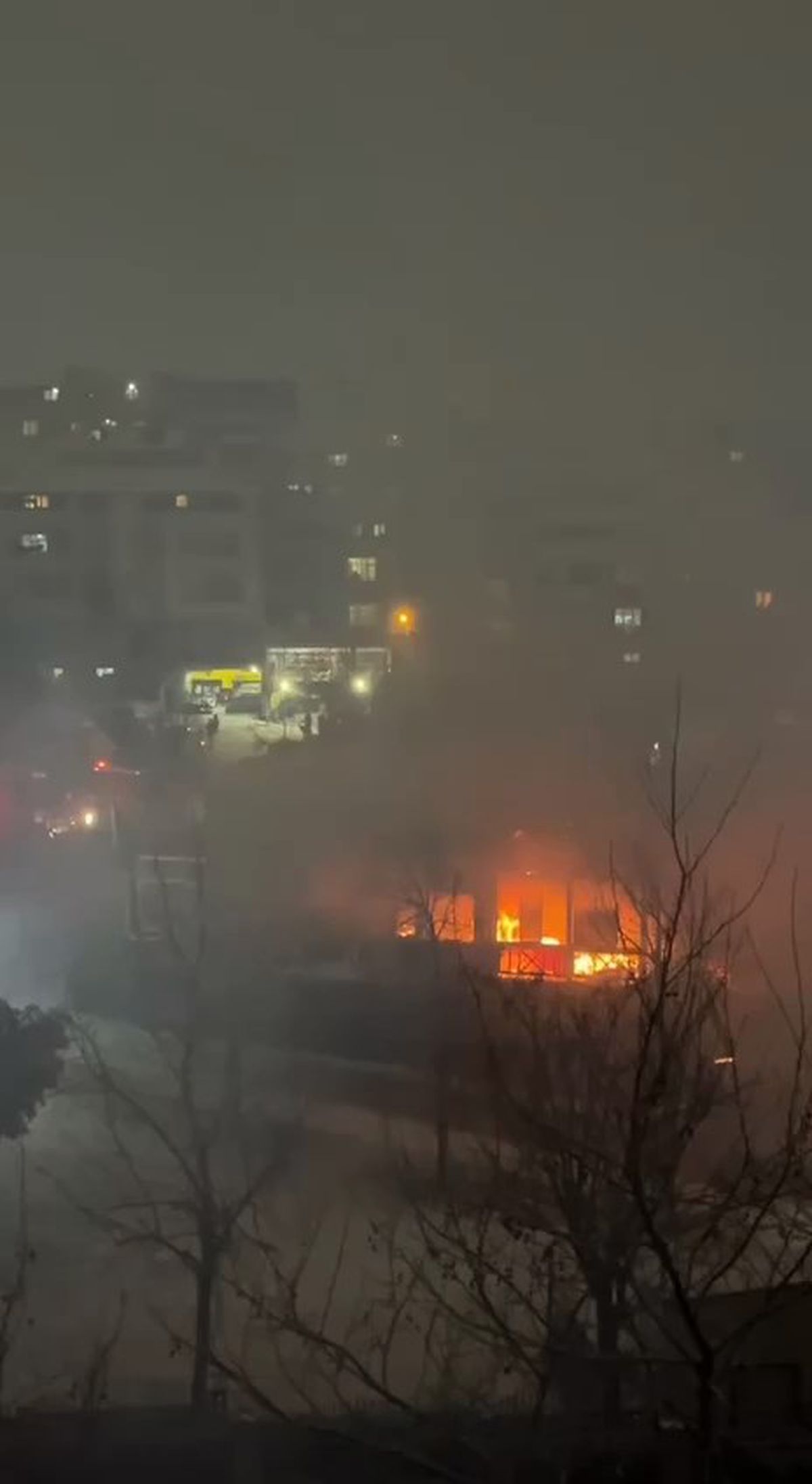 Esenyurt\'ta Parkta Yangın: Kafeterya Kullanılamaz Hale Geldi