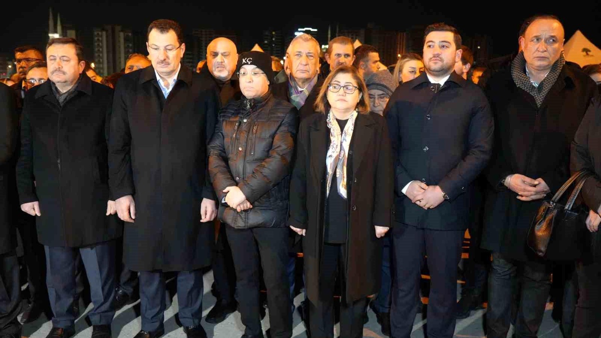 Gaziantep\'te deprem şehitleri için sessiz yürüyüş ve anma programı