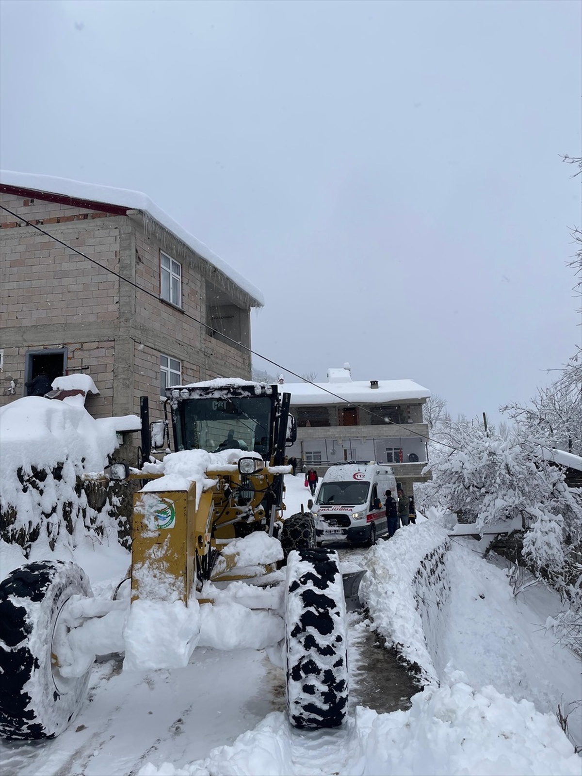 Köyde Mahsur Kalan Hasta Kurtarıldı