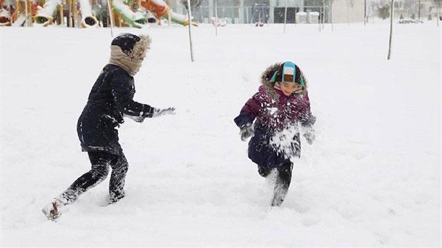 Kar yağışı yurdu esir aldı, 21 ilde okullar tatil edildi