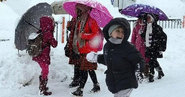 Kar yağışı yurdu esir aldı, 21 ilde okullar tatil edildi