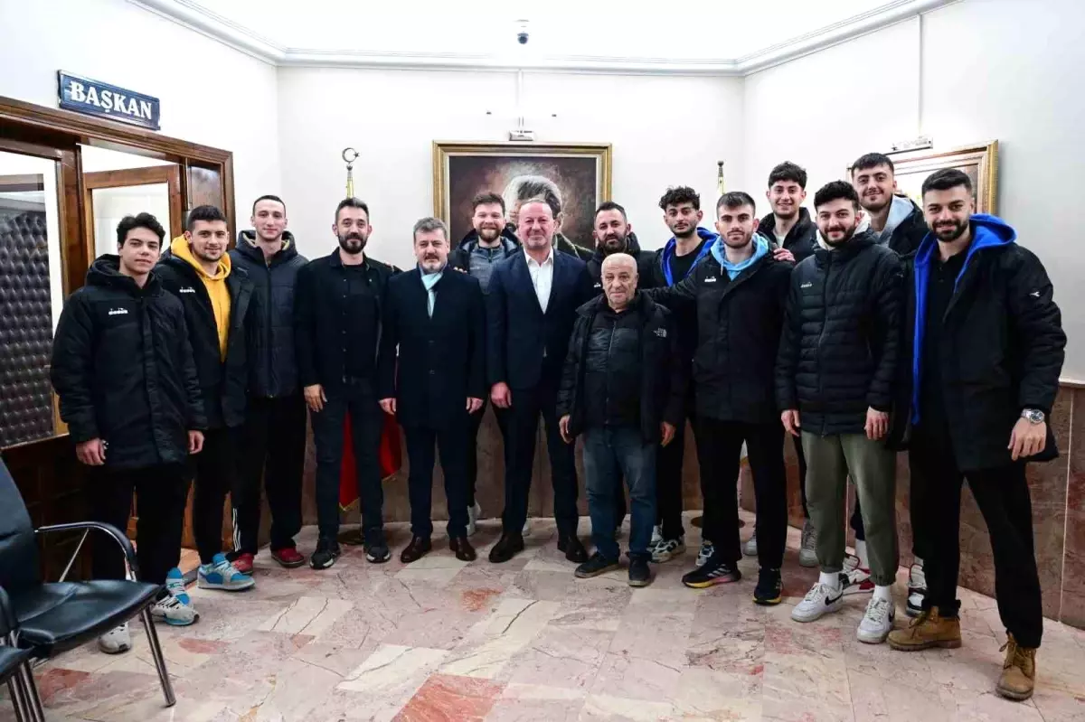 Karacabey Belediyespor voleybolda şampiyonluğa inanıyor