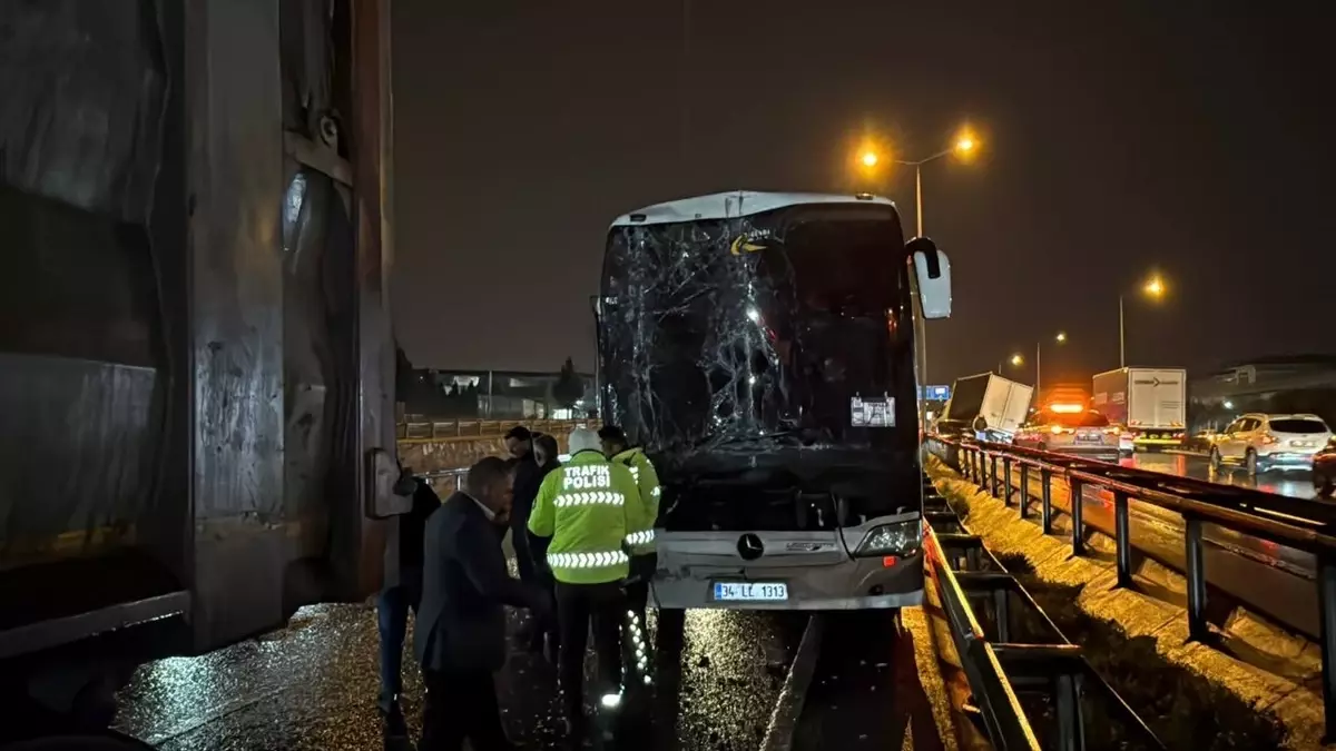 Gebze\'de iki trafik kazası: 3 yaralı