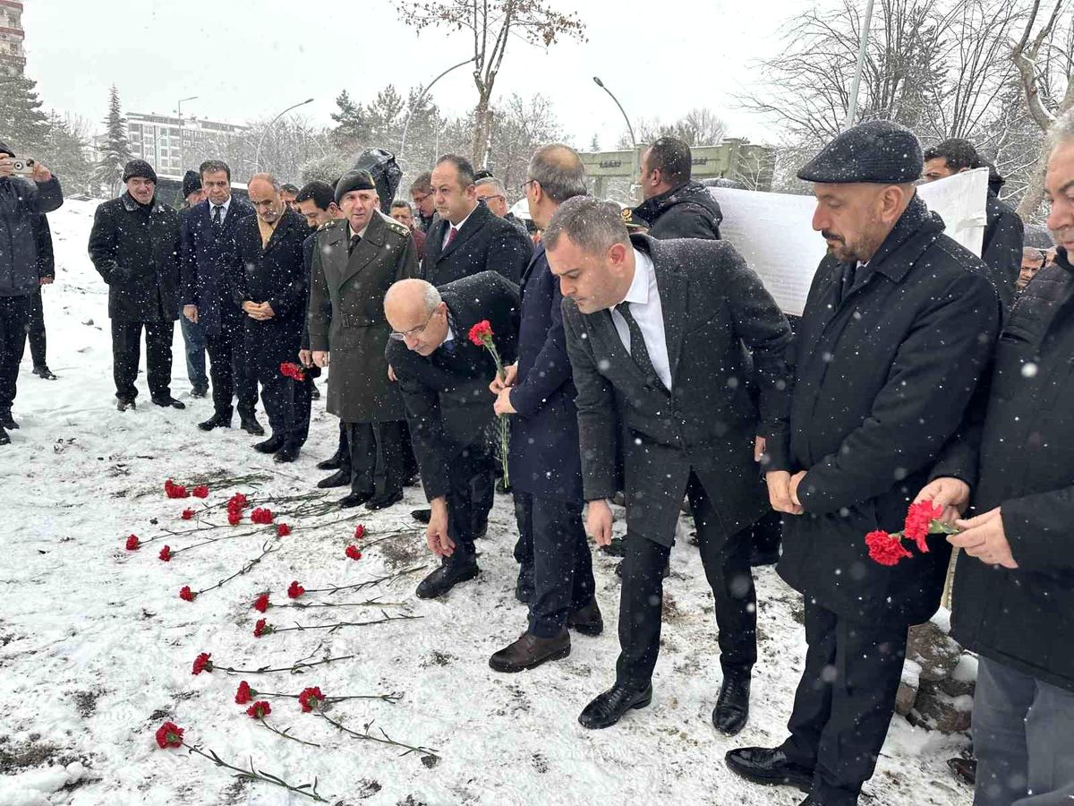 Malatya\'da Depremde Hayatını Kaybedenler İçin Anma Töreni Düzenlendi