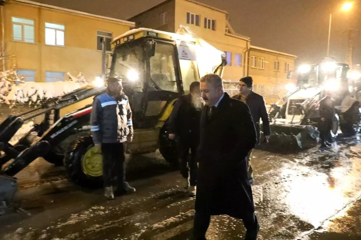 Melikgazi Belediyesi Kesintisiz Ulaşım İçin Karla Mücadele Çalışmalarına Devam Ediyor