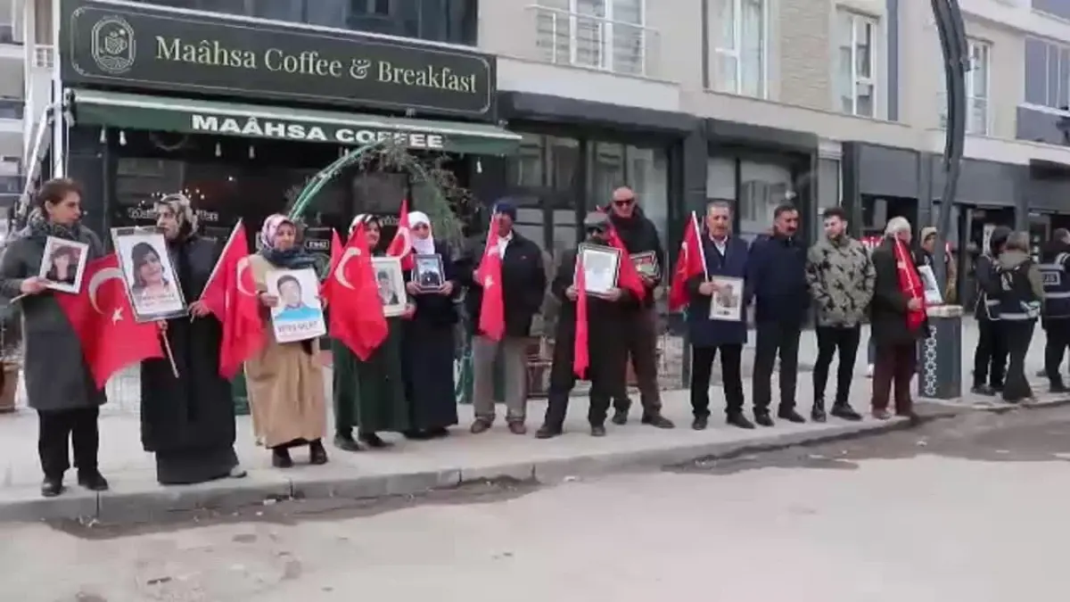 Oğlu PKK tarafından kaçırılan anne: Öldüğüne inanmıyorum, beni duyuyorsan gel teslim ol