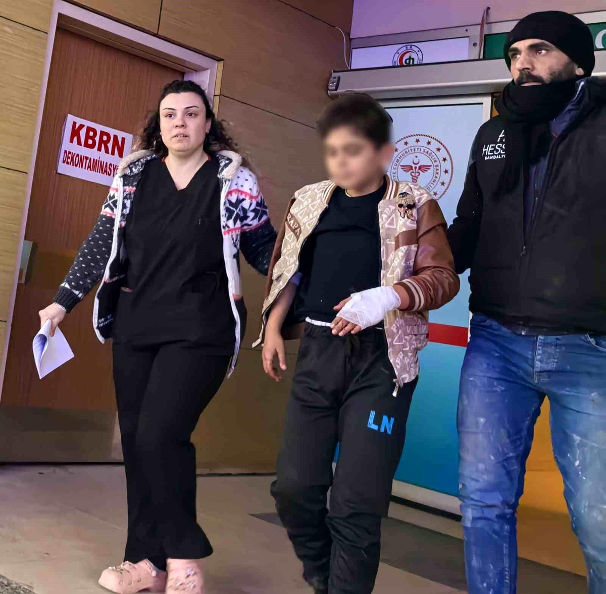 İnegöl\'de Öğrenci Duvara Tırmanırken Yaralandı