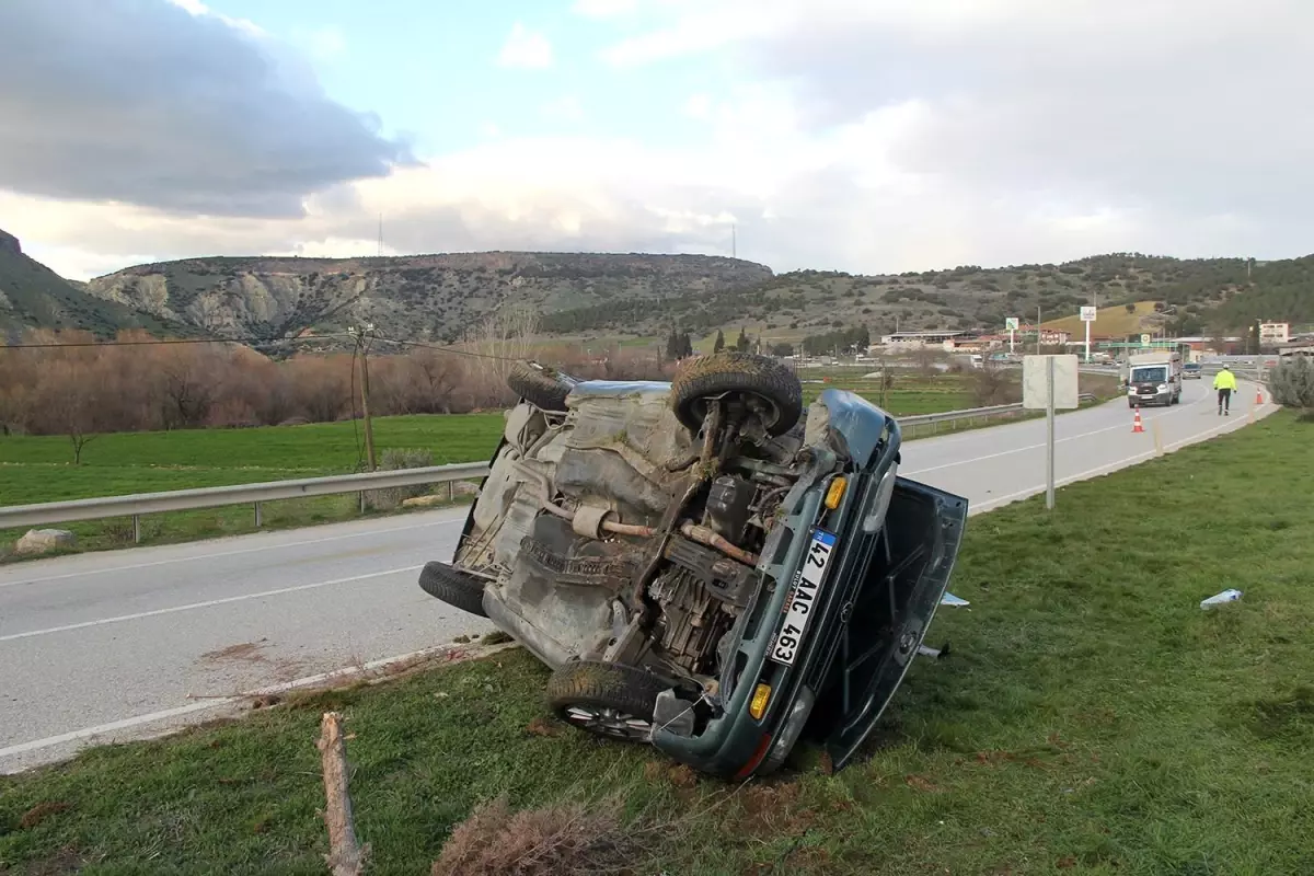 Kula\'da Trafik Kazası: 3 Yaralı