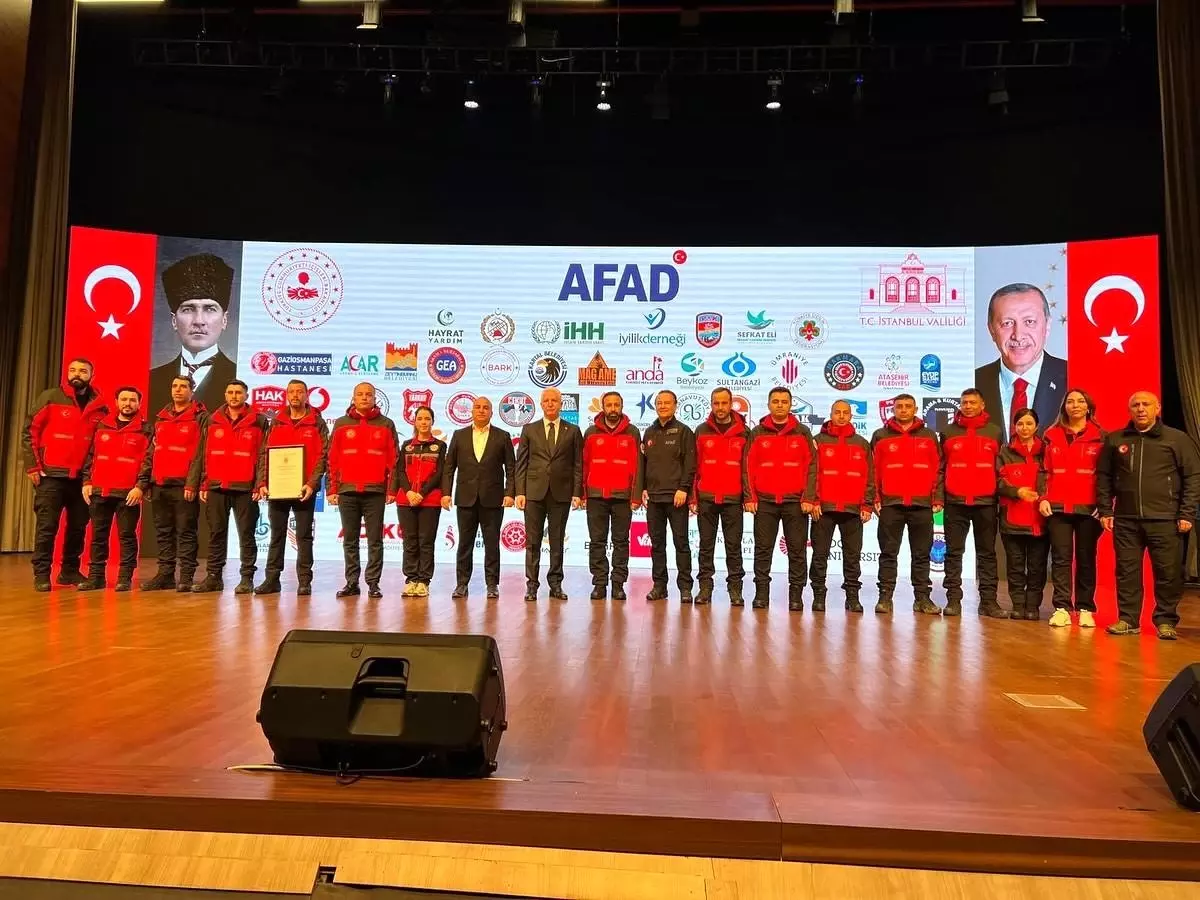 Sultangazi Belediyesi Arama Kurtarma Ekibi SAK-E, İstanbul Valiliği\'nden Akreditasyon Sertifikası Aldı