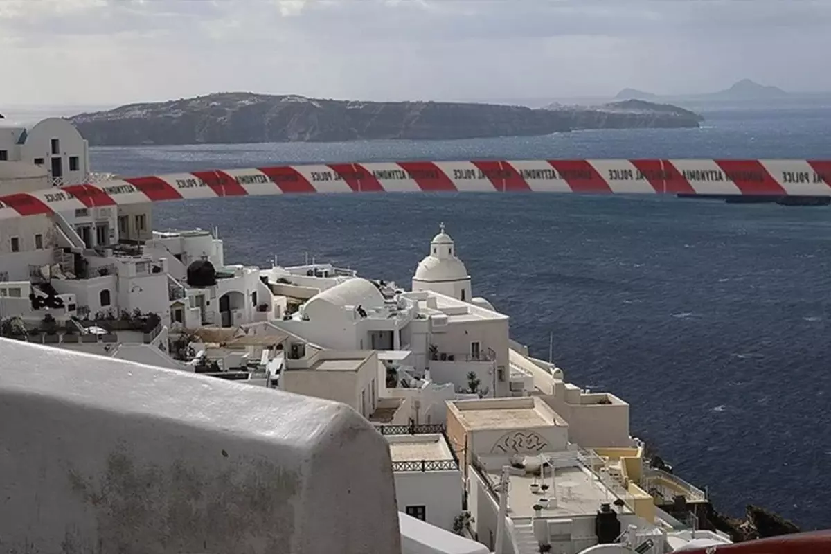 Santorini Adası\'nda sismik hareketlilik emlak fiyatlarını düşürdü