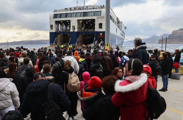 Santorini'de depremler nedeniyle olağanüstü hal ilan edildi