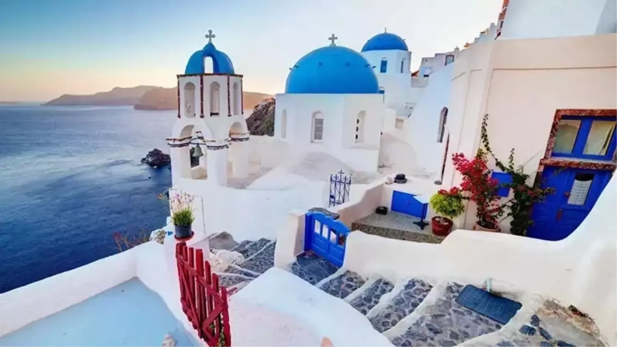 Santorini Adası\'nda OHAL İlan Edildi