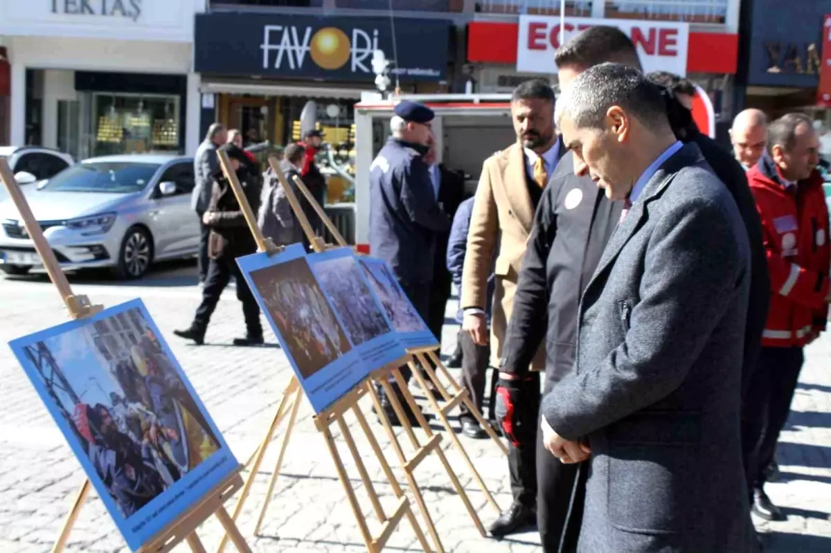 Uşak\'ta \'6 Şubat Depremleri\' Temalı Fotoğraf Sergisi Açıldı