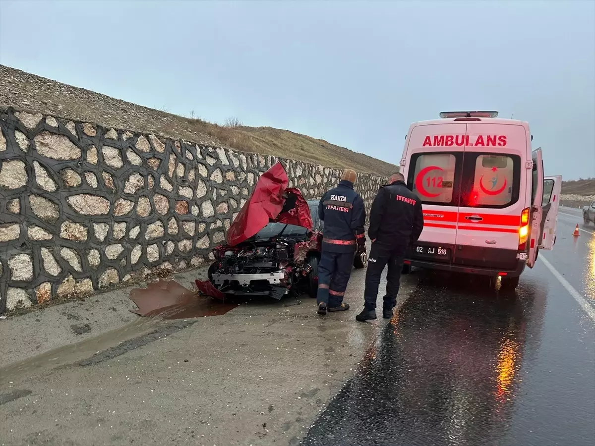 Adıyaman\'da Trafik Kazası: 5 Yaralı