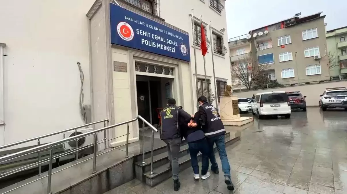 Bağcılar\'da Polis Memurlarına Bıçaklı Saldırı