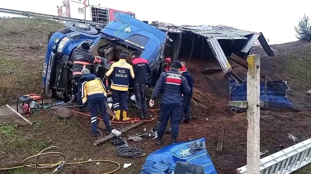 Freni Boşalan Tır Şarampole Uçtu