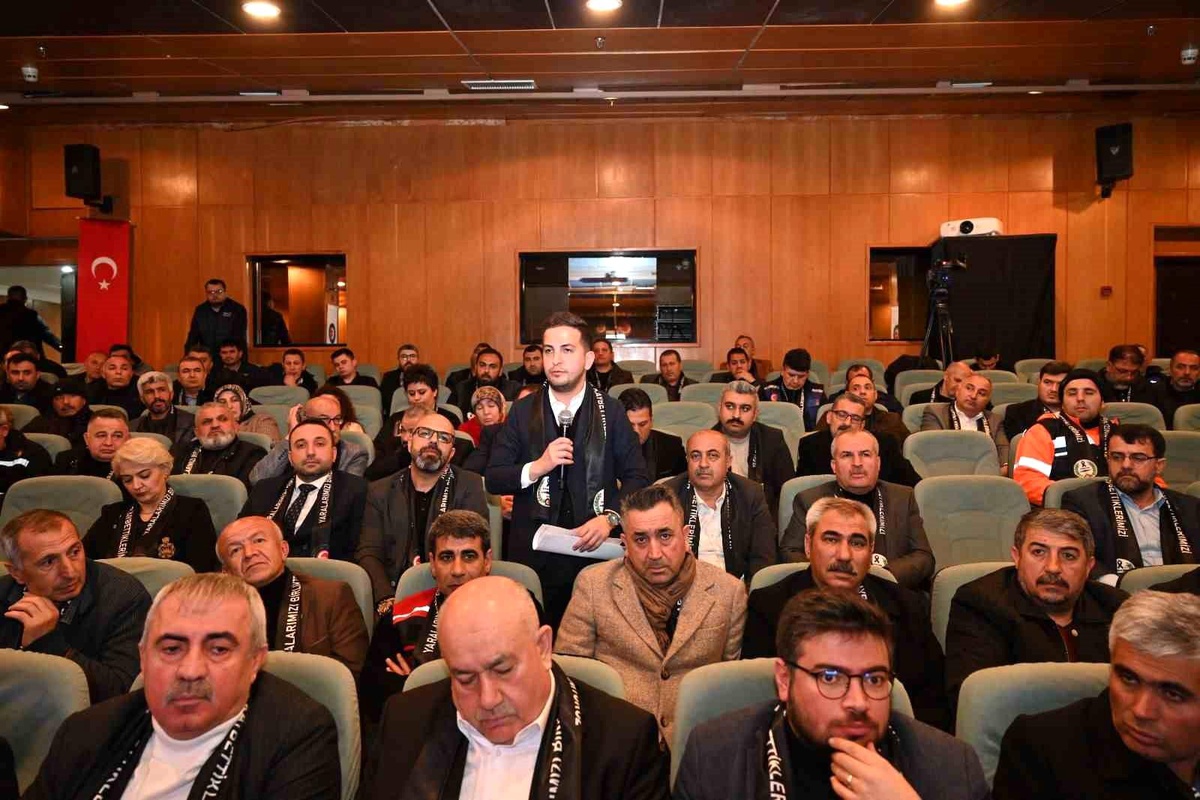 Hak-İş İl Başkanı Aküzüm depremin ikinci yılında Kahramanmaraş\'ta