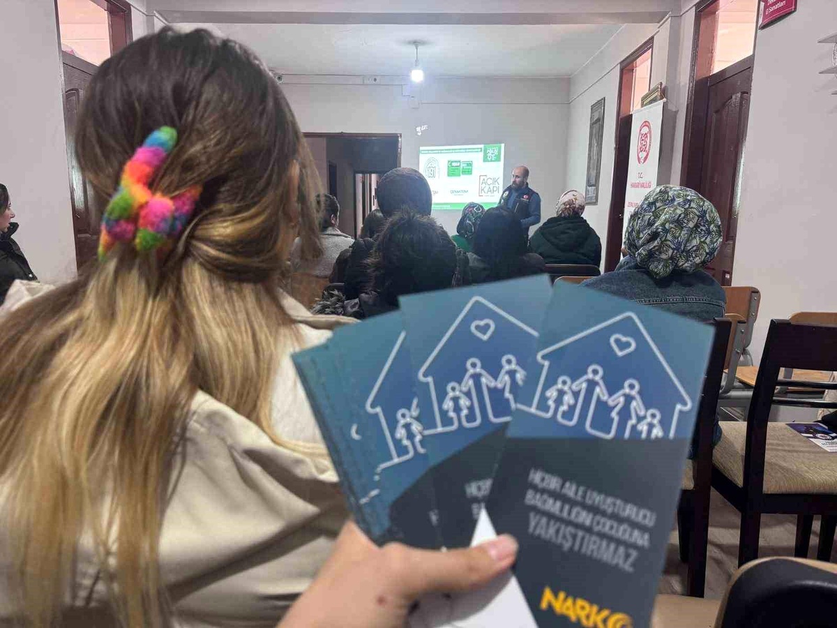 Hakkari\'de Uyuşturucuyla Mücadele Eğitimi