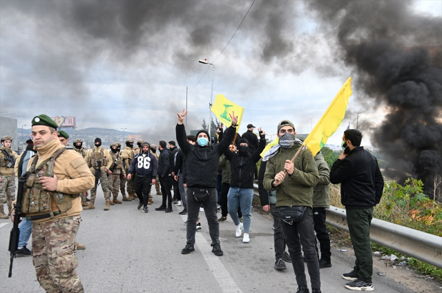 Hizbullah Destekçilerinden ABD Yetkilisine Protesto