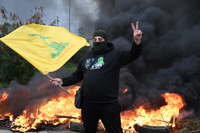 Hizbullah Destekçilerinden ABD Yetkilisine Protesto