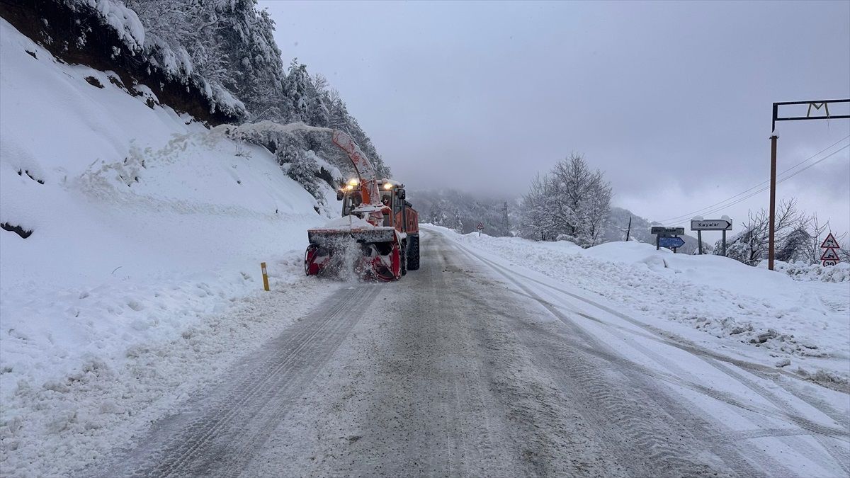 Kastamonu\'da Kar Yağışı Ulaşımı Zorluyor