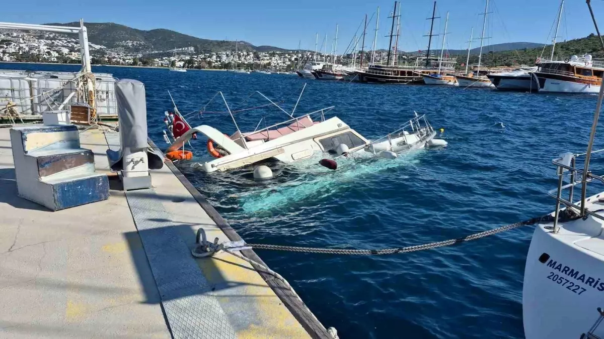 Bodrum\'da Fırtına Tekneyi Sulara Gömdü