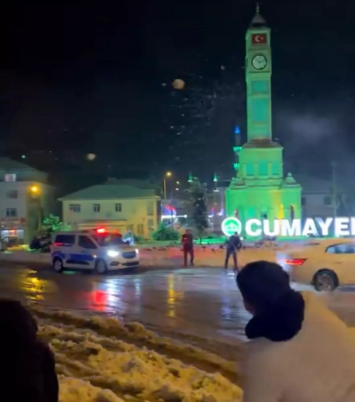 Düzce\'de Polislerle Kar Topu Eğlencesi