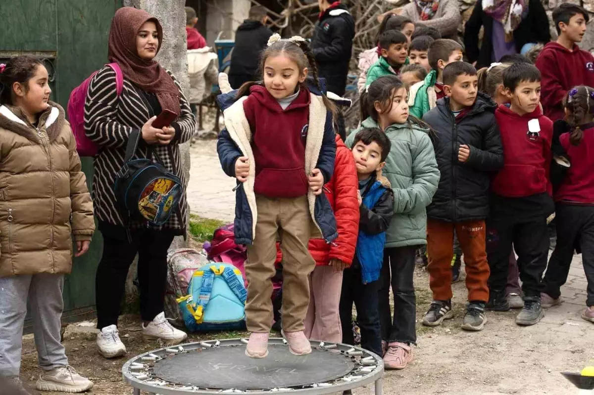 Şehitkamil\'den köy okullarında çocuk şenliği