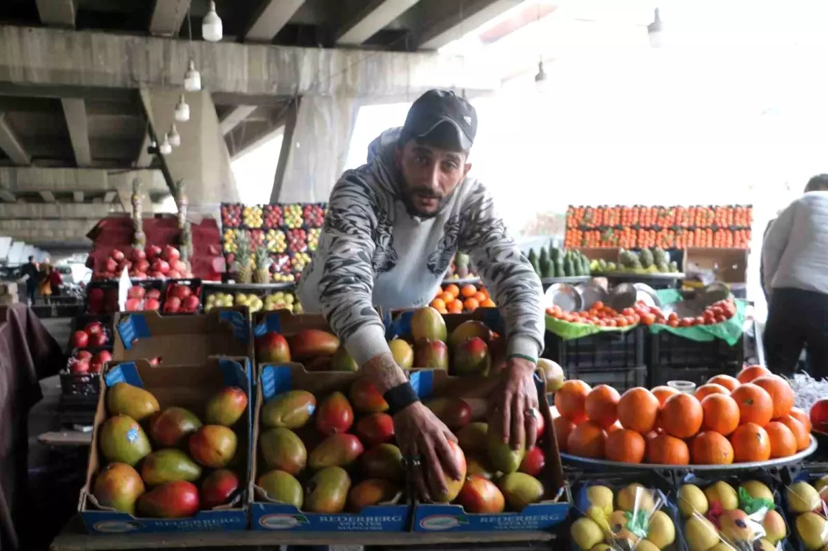 Şam\'da İthal Meyve Dönemi Başladı