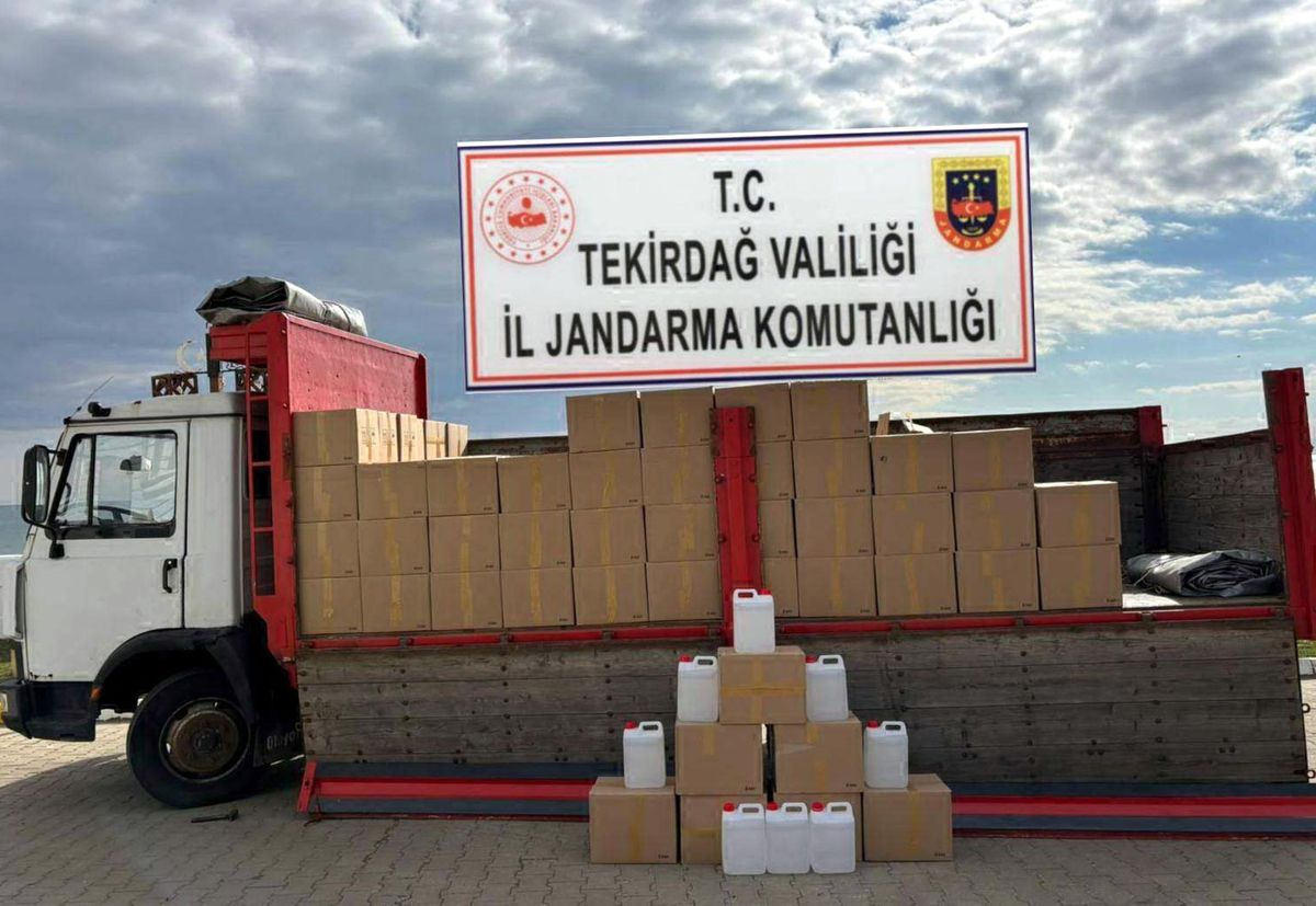 Çorlu\'da Jandarmadan Kaçak İçki Operasyonu: 5 Bin Litre Etil Alkol Ele Geçirildi