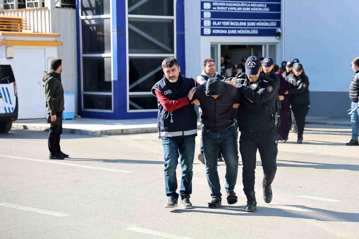 Adana\'da Göçmen Kaçakçılığı Operasyonu
